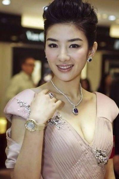 黄奕大尺度无码,无码写真引发热议